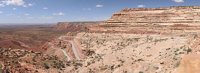 A view south from the halfway point on the Moki dugway